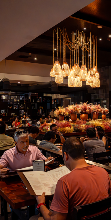 Interior del restaurante Panchita con decoración acogedora y mesas listas para disfrutar.