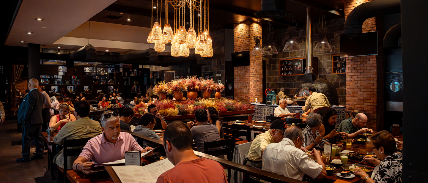Interior del restaurante Panchita con decoración acogedora y mesas listas para disfrutar.